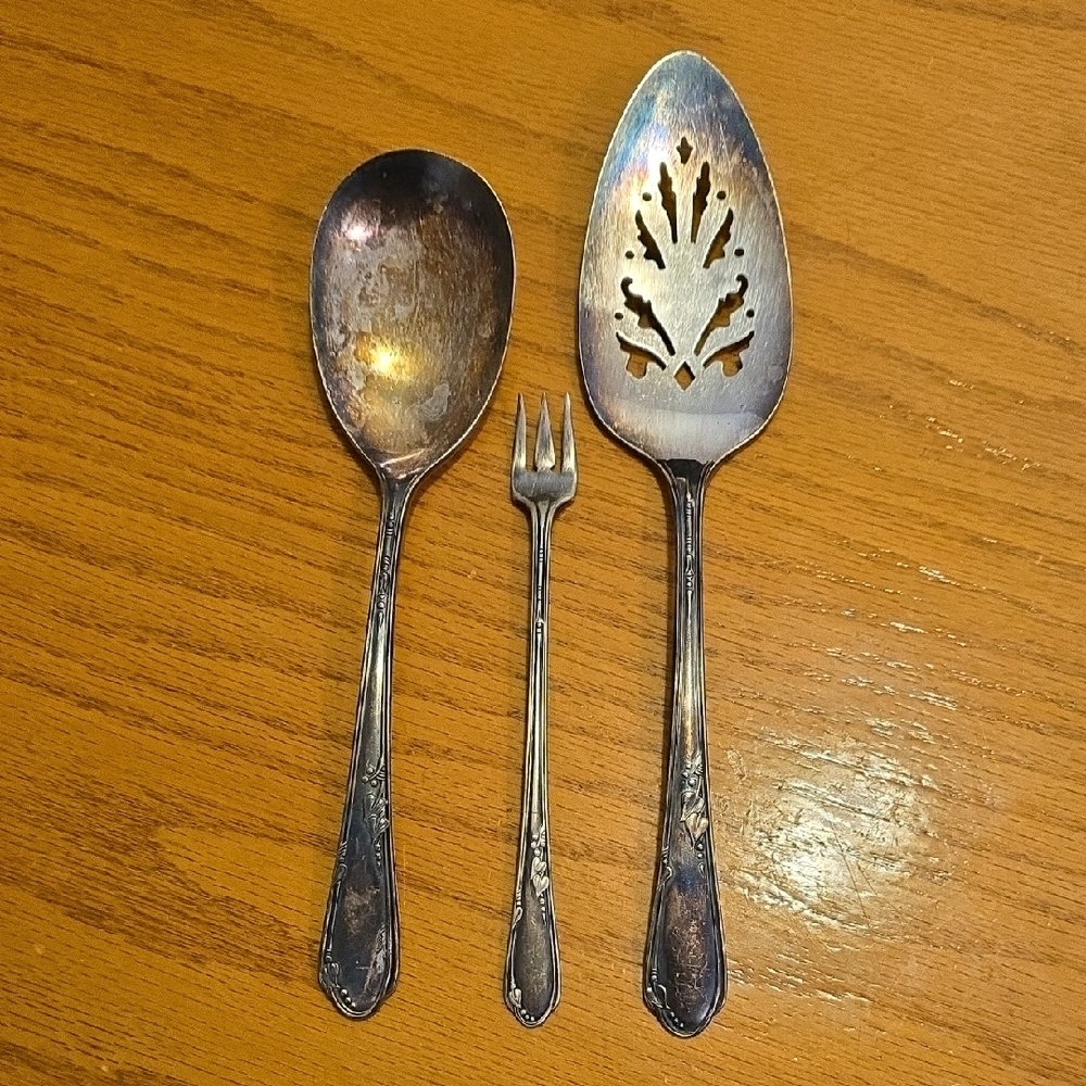 VTG WM A Rogers A1 Plus Oneida Ltd 1936 Meadowbrook 3 Piece Silver Serving Set